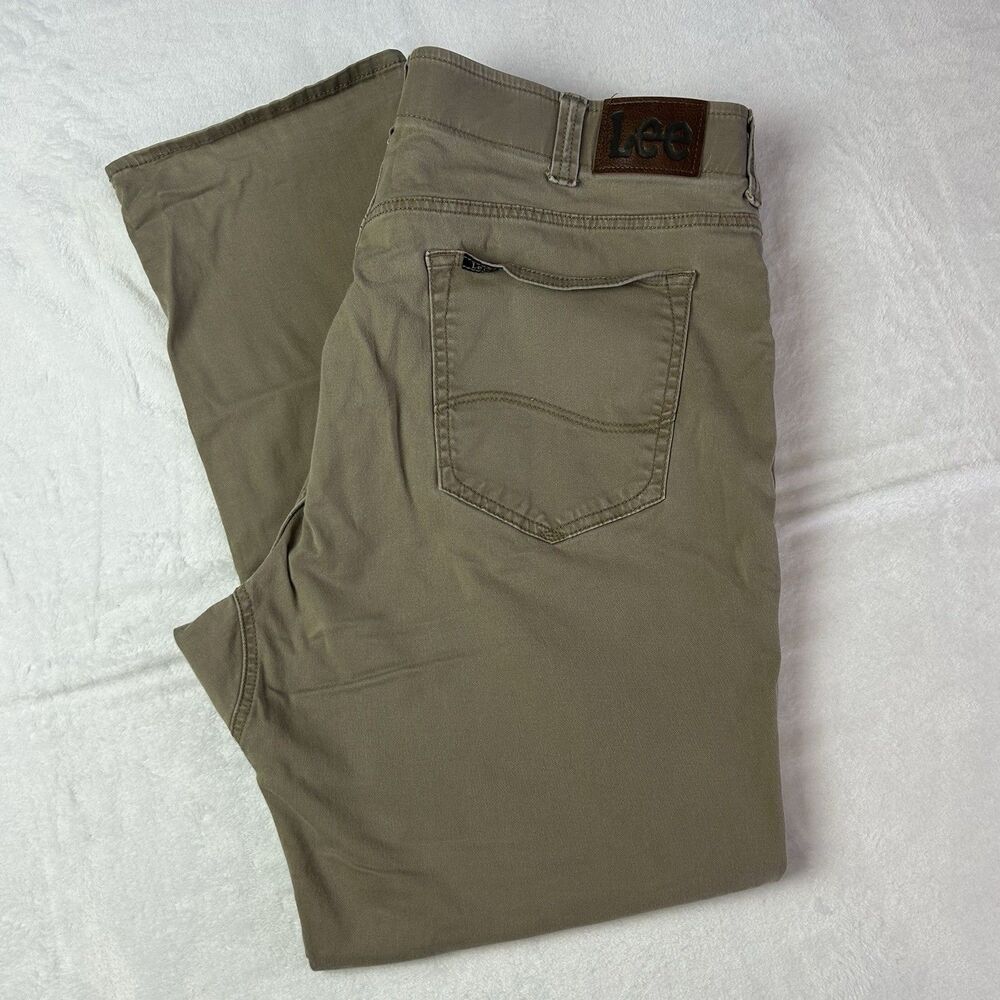 Lee Men's 44x32 Straight Relaxed Taper Extreme Motion Stretch Tan Khaki Pants - Picture 2 of 9